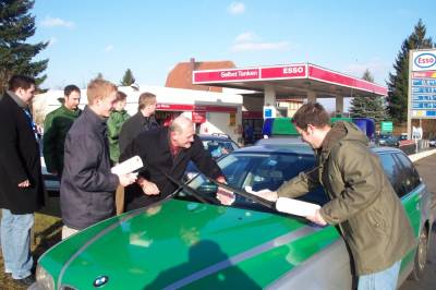 Landtagswahlkampf 2003 in Alsfeld: Auszahlung der rot-grünen Ökosteur auf den Sprit, Grünberger Straße